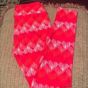 LulaRoe One Size Valentines leggings, NEW, red background, Hearts, fits 2-10